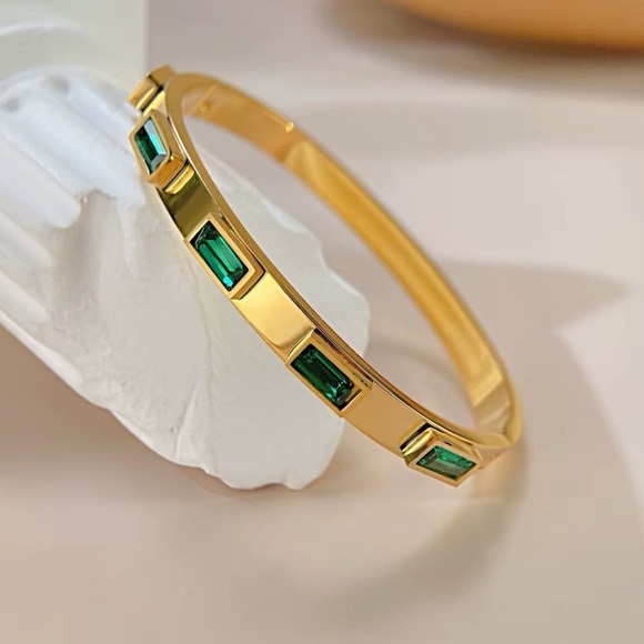 18K Gold Plated Green Cubic Zirconia Bangle - Picture 1 of 7